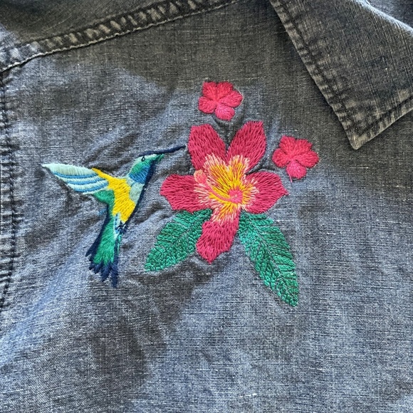 Tommy Bahama Embroidered Birds Floral Shirt Womens M Blue Linen Cotton Chambray - Picture 3 of 10